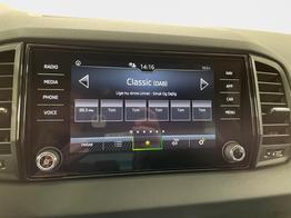 Skoda Karoq Selection 1.5 TSI DSG 150PS/110kW 2026 +AHK +18"ALU +KESSY +BHZ. Lenkrad 