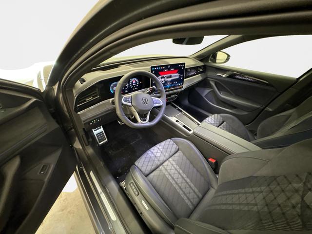 Volkswagen Passat Variant R-Line 2.0 TDI SCR 4Motion 193PS/142kW DSG7 2026 | +AHK +PANO +Black Style +19" Schwarz LM +NAVI +RFK +TravelAssist 