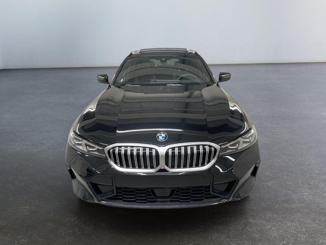 BMW 3er Touring 330i xDrive M Sport 245PS/180kW Steptronic 2026 | +19" ALU +Pano +HiFi-SoundSystem +ACC +Get&ouml;nte Scheiben 
