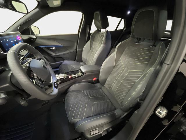 Peugeot e-2008 54kWh 156PS/115kW GT 2026, 401km WLTP | +17" ALU +360-Grad&RFK +W&auml;rmepumpe +Adaptiver Tempomat +Apple CarPlay +SHZ +FULL-LED-Scheinwerfer +Get&ouml;nte Scheiben 
