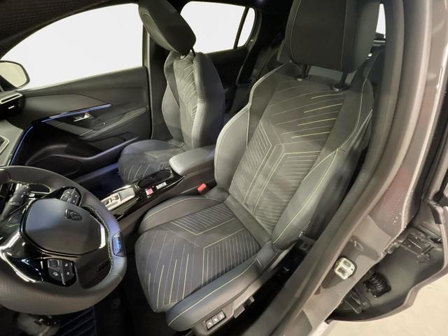 Peugeot e-208 54kWh 156PS/115kW GT Pack 2026, 421km WLTP | +17" ALU +Glasdach +RFK +Adaptiver Tempomat +P.Sensor V+H +EL. Fahrersitz +Massage +Apple CarPlay +W&auml;rmepumpe 