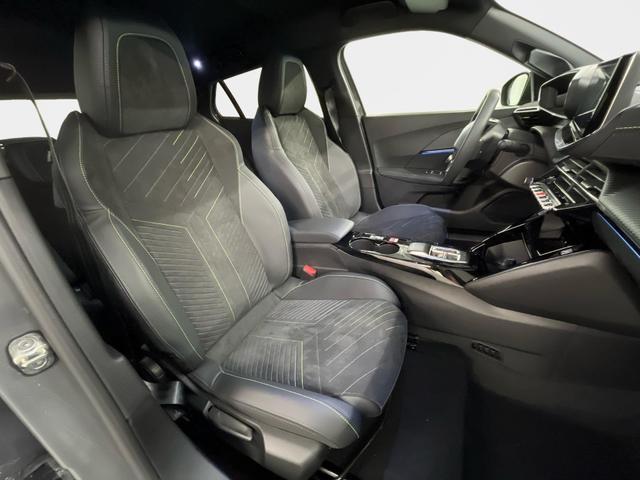Peugeot e-2008 54kWh 156PS/115kW GT 2026, 401km WLTP | +17" ALU +360-Grad&RFK +W&auml;rmepumpe +Adaptiver Tempomat +Apple CarPlay +SHZ +FULL-LED-Scheinwerfer +Get&ouml;nte Scheiben 