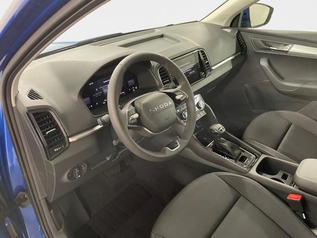 Skoda Karoq Selection 1.5 TSI 150PS/110kW DSG 2026 | +TravelAssist +RFK & Parksensoren +Var. Gep&auml;ckraumboden 