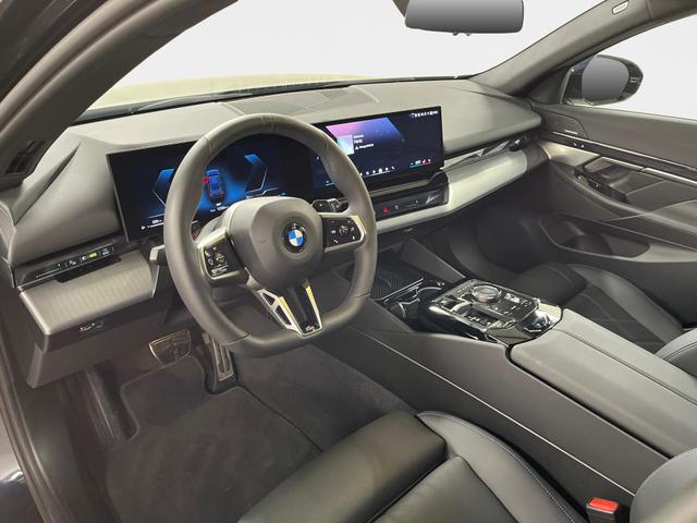 5er Touring 520i M-Sport 190PS/140kW Steptronic +AHK +20" +MSportpaket +MSportfahrwerk +DrivingAssistantPlus +AdaptiveLED +HarmanKardon +DigitalKey +ParkAssist +Sitzhzg +WirelessCharging +Sonnenschutzverglasung +ShadowLine 