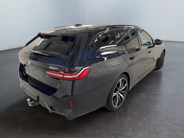 BMW 5er 520i Touring M-Sport 190PS/140kW Steptronic +AHK +20" +MSportpaket +MSportfahrwerk +DrivingAssistantPlus +AdaptiveLED +HarmanKardon +DigitalKey +ParkAssist +Sitzhzg +WirelessCharging +Sonnenschutzverglasung +ShadowLine 