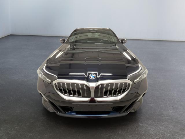 BMW 5er 520i Touring M-Sport 190PS/140kW Steptronic +AHK +20" +MSportpaket +MSportfahrwerk +DrivingAssistantPlus +AdaptiveLED +HarmanKardon +DigitalKey +ParkAssist +Sitzhzg +WirelessCharging +Sonnenschutzverglasung +ShadowLine 