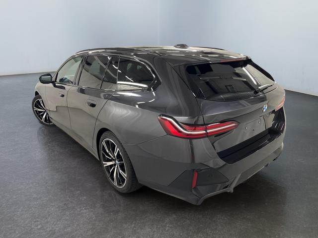 BMW 5er 520i Touring M-Sport 190PS/140kW Steptronic +AHK +20" +MSportpaket +MSportfahrwerk +DrivingAssistantPlus +AdaptiveLED +HarmanKardon +DigitalKey +ParkAssist +Sitzhzg +WirelessCharging +Sonnenschutzverglasung +ShadowLine 