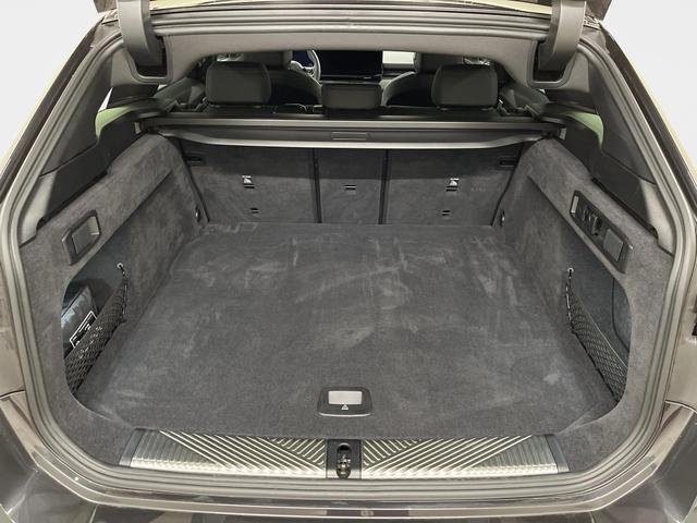 5er Touring 520i M-Sport 190PS/140kW Steptronic +AHK +20" +MSportpaket +MSportfahrwerk +DrivingAssistantPlus +AdaptiveLED +HarmanKardon +DigitalKey +ParkAssist +Sitzhzg +WirelessCharging +Sonnenschutzverglasung +ShadowLine 