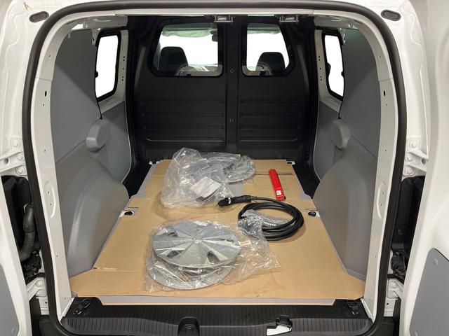 Nissan Townstar Van L1 N-Connecta Electric 45kWh 122PS/90kW Aut. 2024 | *+AHK +Wärmepumpe +Glas-Paket* 