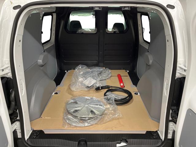 Nissan Townstar Van L1 N-Connecta Electric 45kWh 122PS/90kW Aut. 2024 | *+AHK +Wärmepumpe +Glas-Paket* 