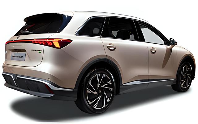 MG S6 EV 77 kWh Luxury, Die hier gezeigten Fotoaufnahmen zeigen Fahrzeuge der bezeichneten Modellreihe. Manche entstanden auch (noch) vor einer Modellneuerung des Herstellers. Alle von uns angebotenen Autos werden erst nach unserer Bestellung produziert.