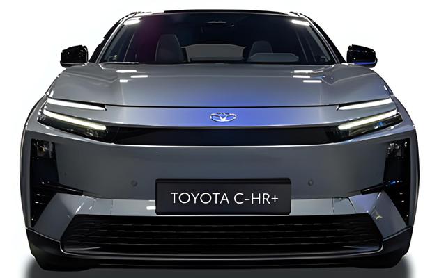 Toyota C-HR+ 77 kWh Lounge Allradantrieb, Die hier gezeigten Fotoaufnahmen zeigen Fahrzeuge der bezeichneten Modellreihe. Manche entstanden auch (noch) vor einer Modellneuerung des Herstellers. Alle von uns angebotenen Autos werden erst nach unserer Bestellung produziert.