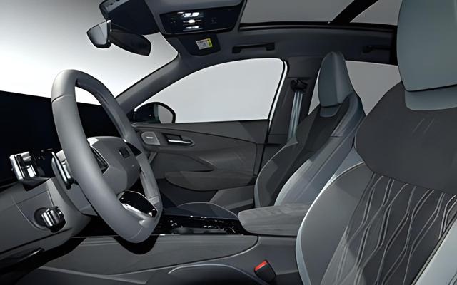 Audi Q3 e-hybrid 200kW S tronic, Die hier gezeigten Fotoaufnahmen zeigen Fahrzeuge der bezeichneten Modellreihe. Manche entstanden auch (noch) vor einer Modellneuerung des Herstellers. Alle von uns angebotenen Autos werden erst nach unserer Bestellung produziert.