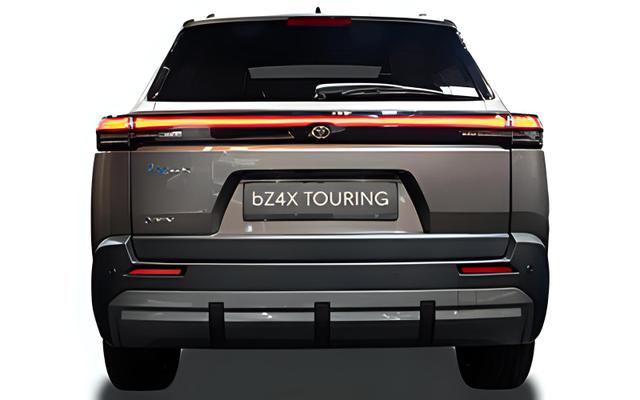 Toyota bZ4X Touring 75 kWh Teamplayer, Die hier gezeigten Fotoaufnahmen zeigen Fahrzeuge der bezeichneten Modellreihe. Manche entstanden auch (noch) vor einer Modellneuerung des Herstellers. Alle von uns angebotenen Autos werden erst nach unserer Bestellung produziert.