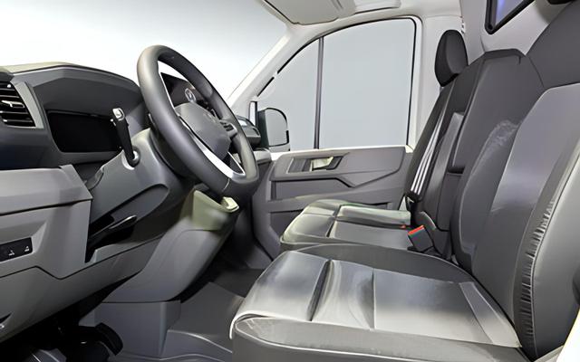 Volkswagen Crafter Pritschenwagen 55 2.0 TDI 120kW mittel Auto, Die hier gezeigten Fotoaufnahmen zeigen Fahrzeuge der bezeichneten Modellreihe. Manche entstanden auch (noch) vor einer Modellneuerung des Herstellers. Alle von uns angebotenen Autos werden erst nach unserer Bestellung produziert.