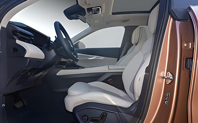 Lynk & Co 08 1.5 102KW PHEV More Auto, Beispielbilder, ggf. teilweise mit Sonderausstattung