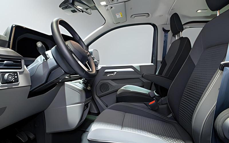 Volkswagen T7 Transporter Kombi    2.0 TDI 125kW Automatik 4Motion kurz, Beispielbilder, ggf. teilweise mit aufpreispflichtigen Sonderausstattungen bzw. Varianten