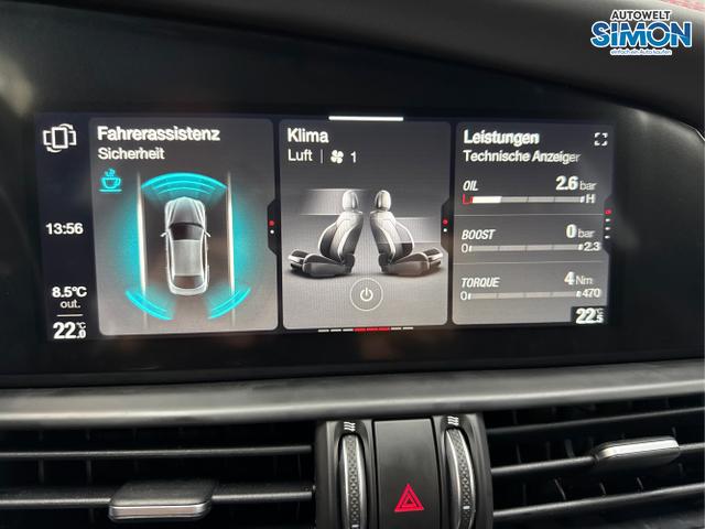 Alfa Romeo / Giulia / Schwarz /  /  / AUT NAVI SHZ RFK ACC Harman/Kardon