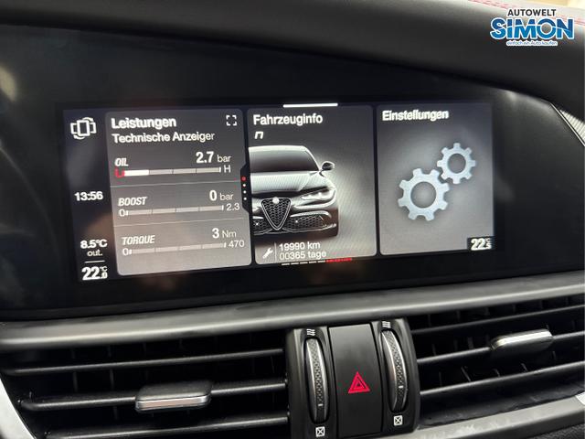 Alfa Romeo / Giulia / Schwarz /  /  / AUT NAVI SHZ RFK ACC Harman/Kardon