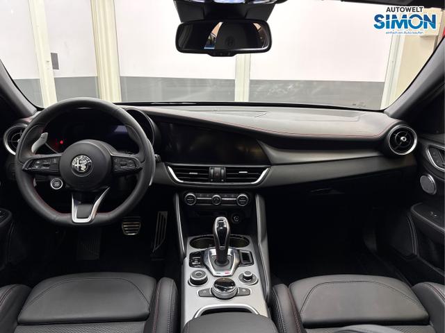 Alfa Romeo / Giulia / Schwarz /  /  / AUT NAVI SHZ RFK ACC Harman/Kardon