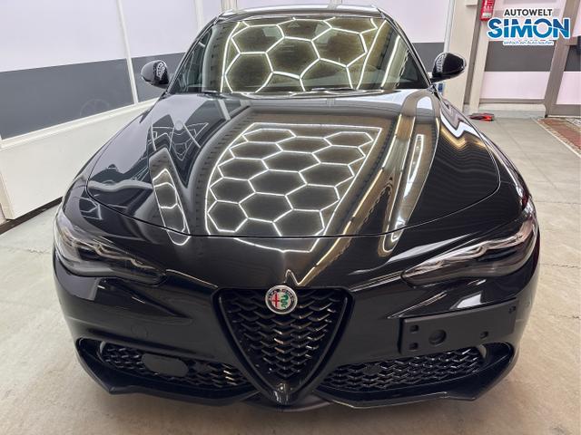 Alfa Romeo / Giulia / Schwarz /  /  / AUT NAVI SHZ RFK ACC Harman/Kardon