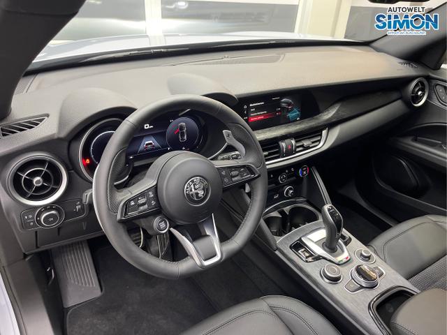 Alfa Romeo / Stelvio / Silber /  /  / 