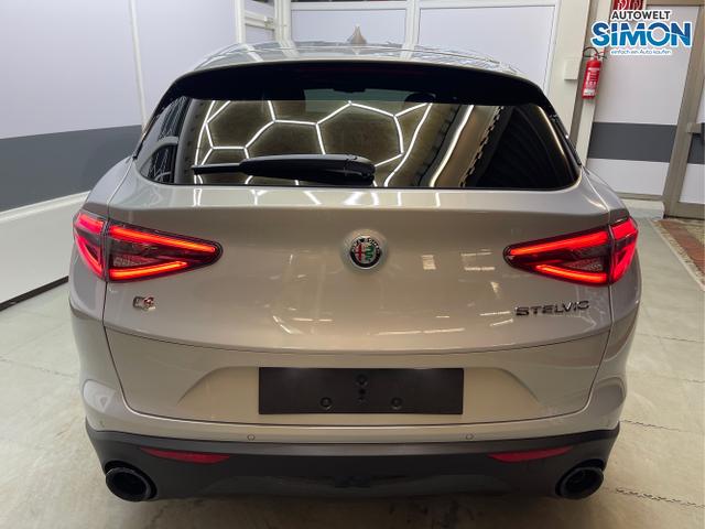 Alfa Romeo / Stelvio / Silber /  /  / 