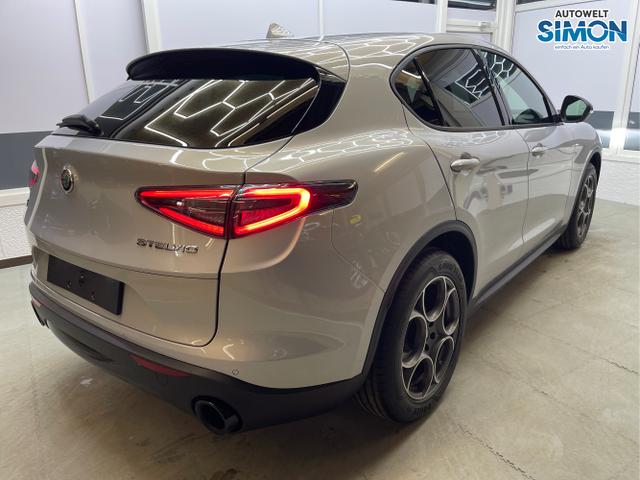 Alfa Romeo / Stelvio / Silber /  /  / 