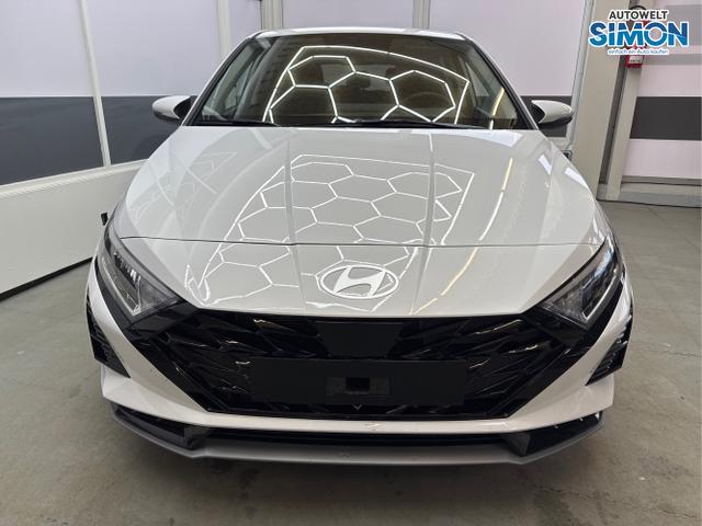 Hyundai / i20 / Weiß /  /  / DCT ACC SHZ NAVI RFK 