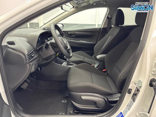 Hyundai / i20 / Weiß /  /  / DCT ACC SHZ NAVI RFK 