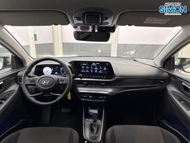 Hyundai / i20 / Weiß /  /  / DCT ACC SHZ NAVI RFK 