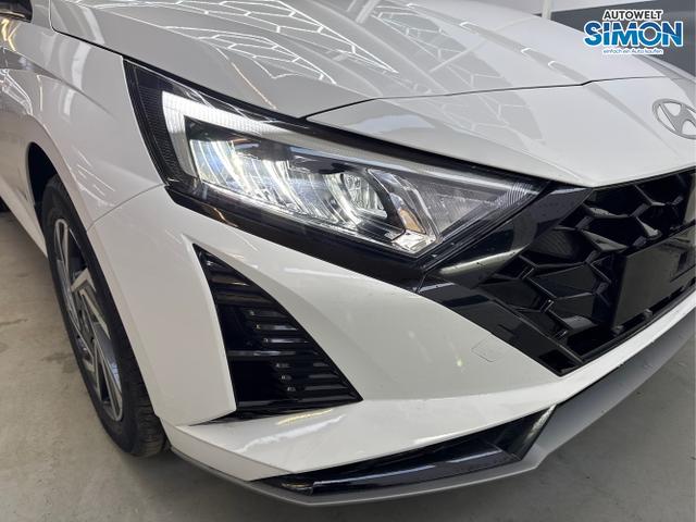 Hyundai / i20 / Weiß /  /  / DCT ACC SHZ NAVI RFK 