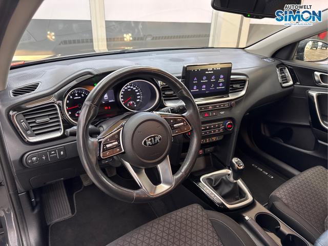 Kia / Ceed / Grau /  /  / NAVI SHZ PDC KLIMAAUTOMATIK TEMPOMAT