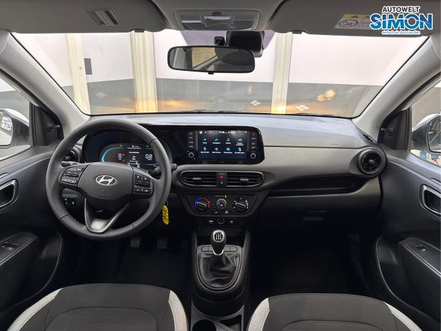 Hyundai / i10 / Weiß /  /  / NAVI RFK PDC TEMPOMAT 