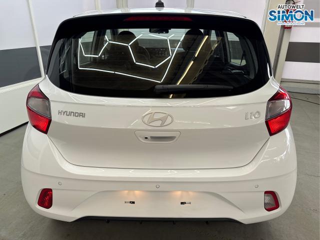 Hyundai / i10 / Weiß /  /  / NAVI RFK PDC TEMPOMAT 