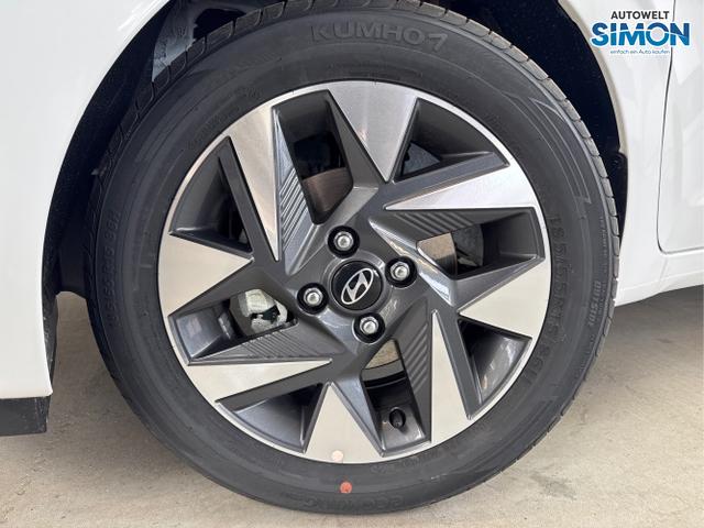 Hyundai / i10 / Weiß /  /  / SHZ ALU NAVI RFK PDC