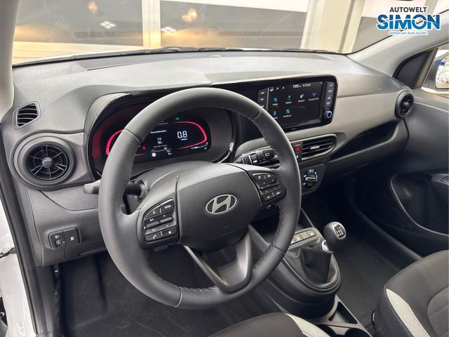 Hyundai / i10 / Weiß /  /  / SHZ ALU NAVI RFK PDC