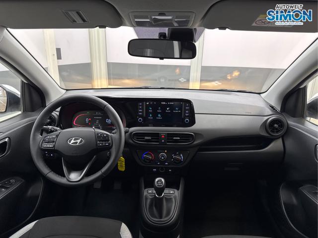 Hyundai / i10 / Weiß /  /  / SHZ ALU NAVI RFK PDC