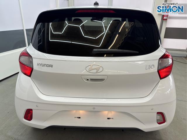 Hyundai / i10 / Weiß /  /  / SHZ ALU NAVI RFK PDC