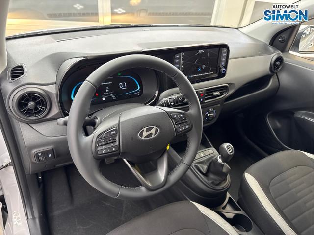 Hyundai / i10 / Grau /  /  / NAVI RFK PDC TEMPOMAT 