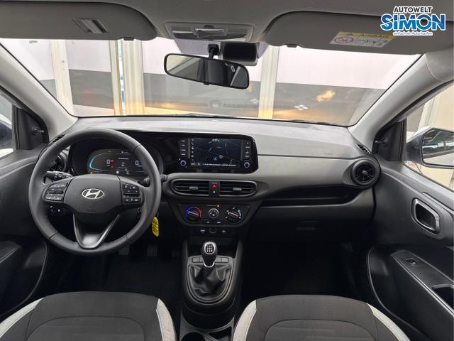 Hyundai / i10 / Grau /  /  / NAVI RFK PDC TEMPOMAT 