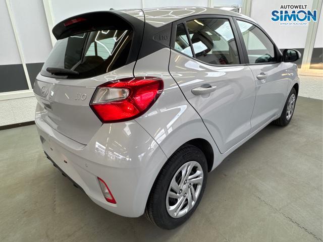 Hyundai / i10 / Grau /  /  / NAVI RFK PDC TEMPOMAT 