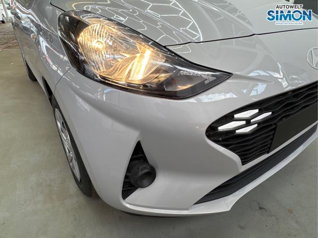 Hyundai / i10 / Grau /  /  / NAVI RFK PDC TEMPOMAT 