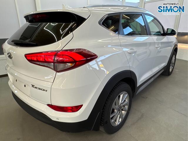 Hyundai / TUCSON / Weiß /  /  / Navi Tempomat SHZ v+h PDC