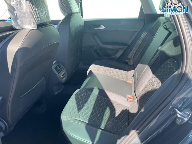 Seat / Leon / Weiß /  /  / 