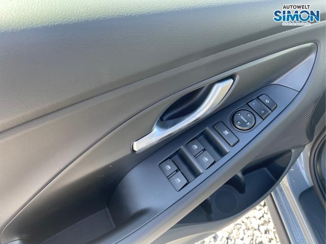 Hyundai / i30 / Weiß /  /  / 