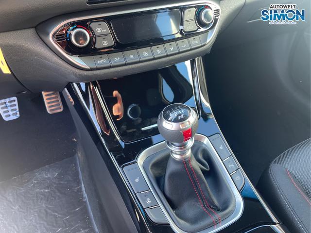 Hyundai / i30 / Weiß /  /  / 