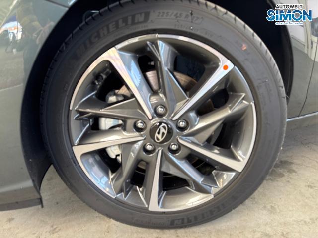 Hyundai / i30 / Grün /  /  / SHZ TEILLEDER SMART KEY NAVI