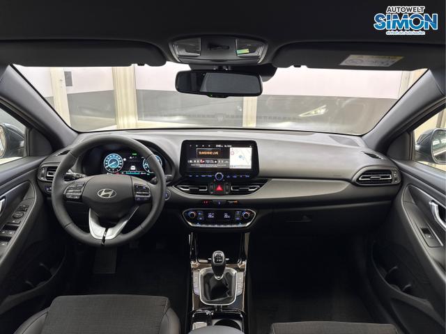 Hyundai / i30 / Schwarz /  /  / SHZ TEILLEDER SMART KEY NAVI