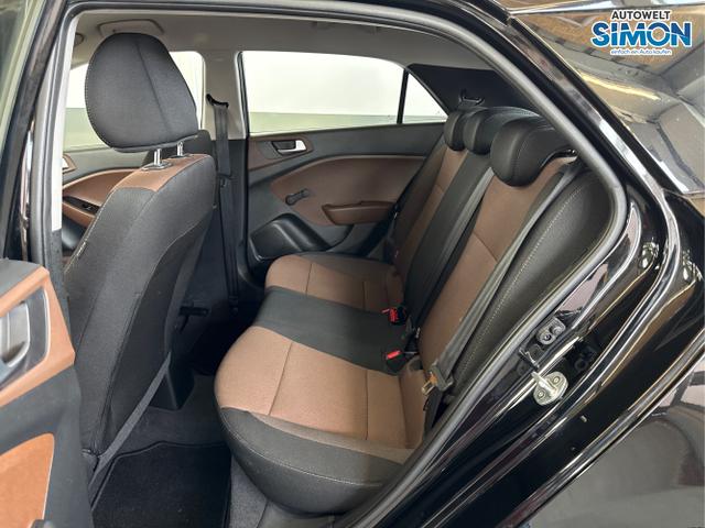 Hyundai / i20 / Schwarz /  /  / RADIO KLIMA EL.PAKET